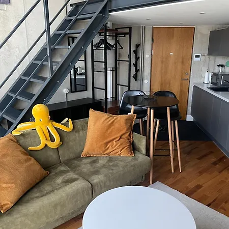 Apartamento Modern Loft In The Middle Of The City, Parking Space, Tv Game *
